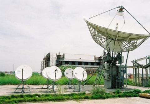 Must auction to get the right to use frequencies