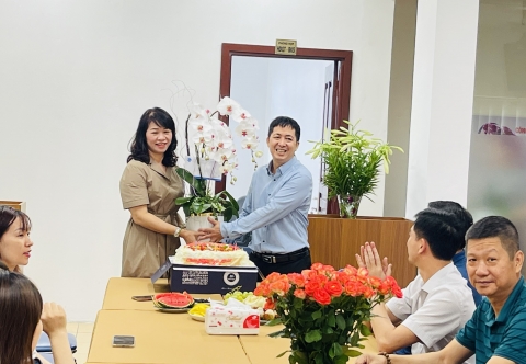 Tổ chức sinh nhật cán bộ nhân viên có sinh nhật trong tháng 4