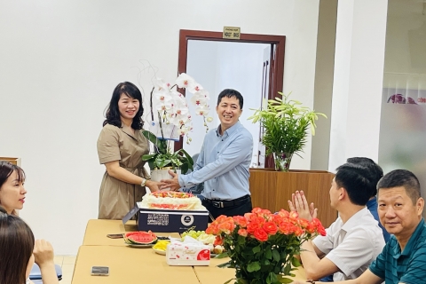 Hình ảnh Công ty tổ chức sinh nhật cán bộ nhân viên có sinh nhật tháng 4