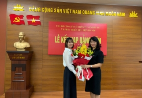 Hình ảnh Lễ kết nạp đảng viên cho quần chúng Bùi Thị Hiền